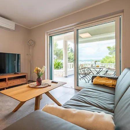 Beautiful In Apartment Mrljane