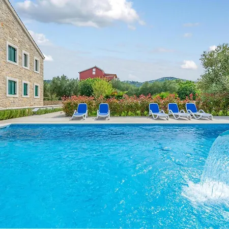 Beautiful In アパート Mrljane