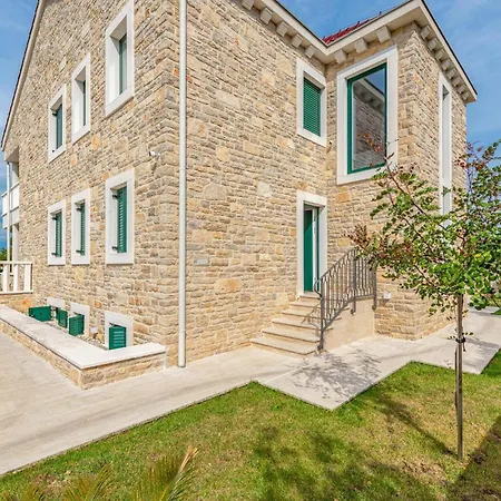 Beautiful In アパート Mrljane